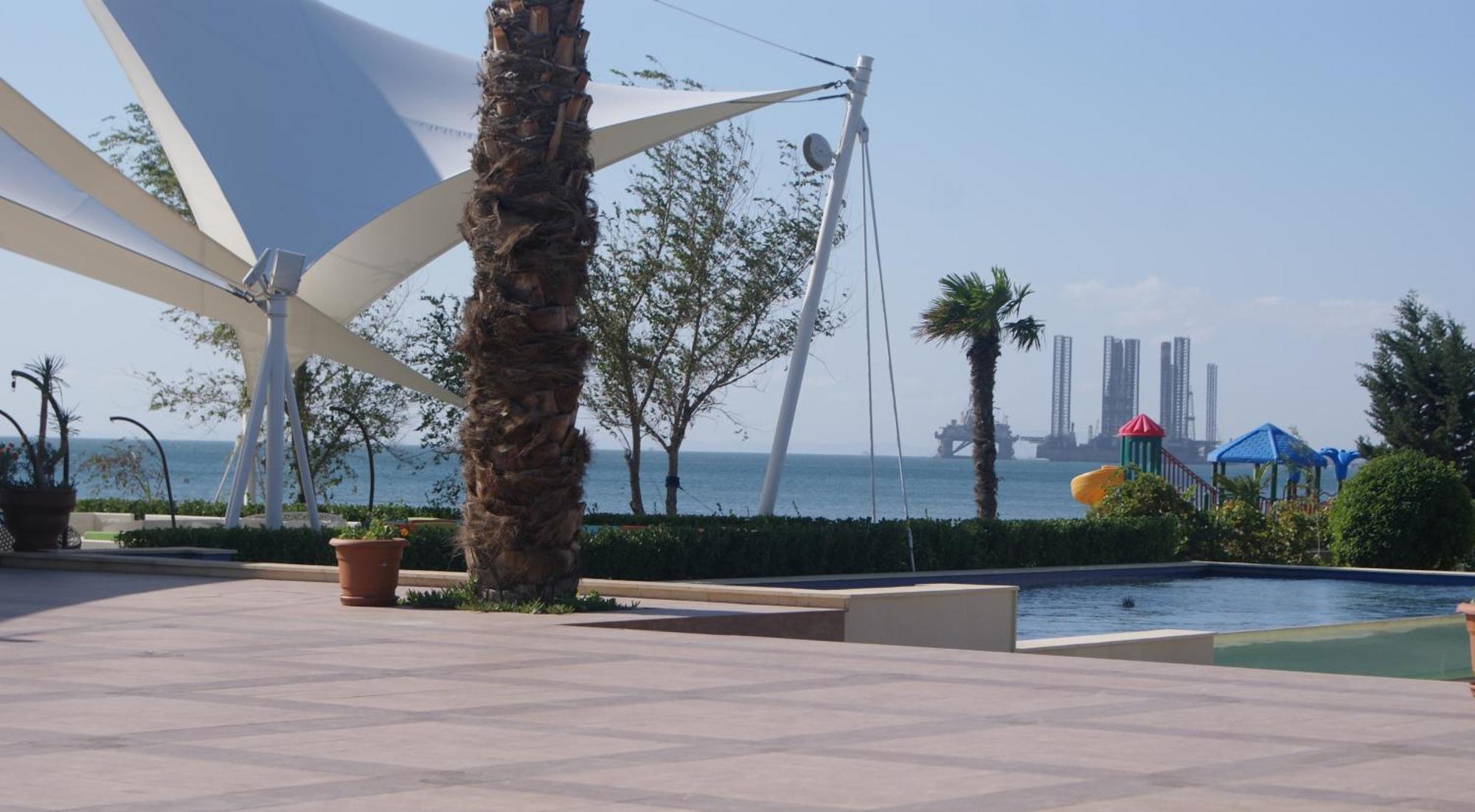 The Crescent Beach Hotel Baku Extérieur photo