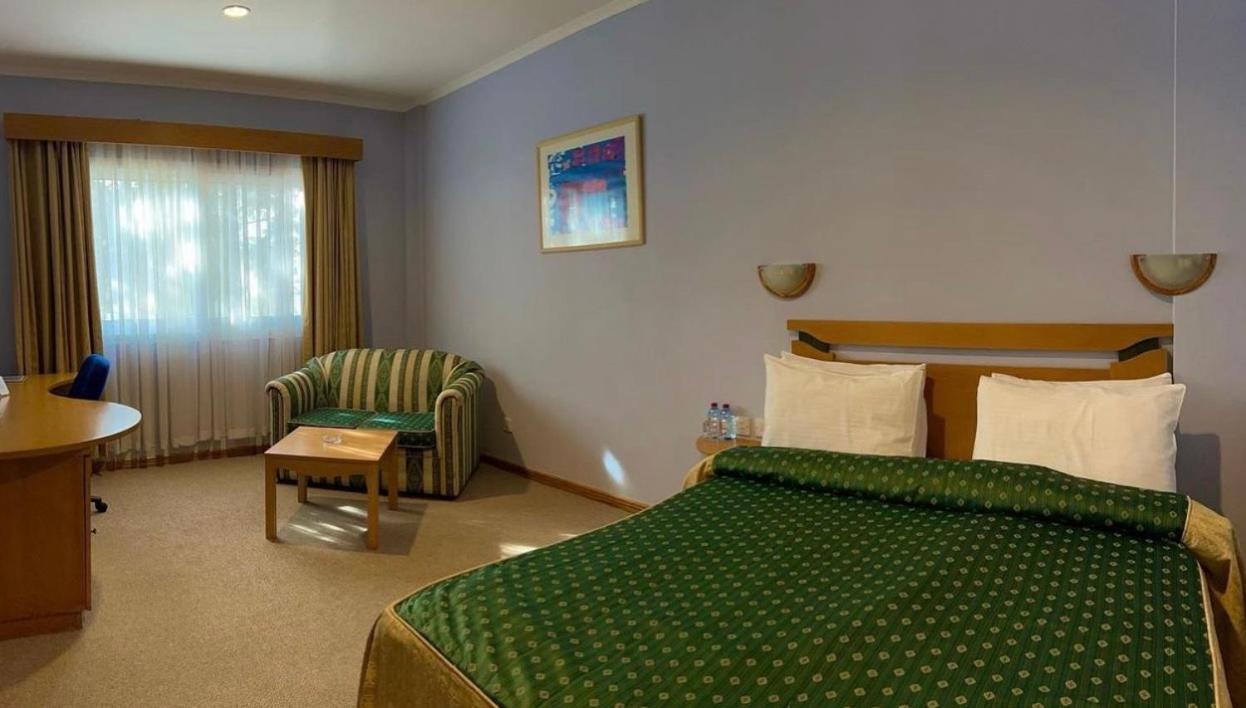 The Crescent Beach Hotel Baku Extérieur photo