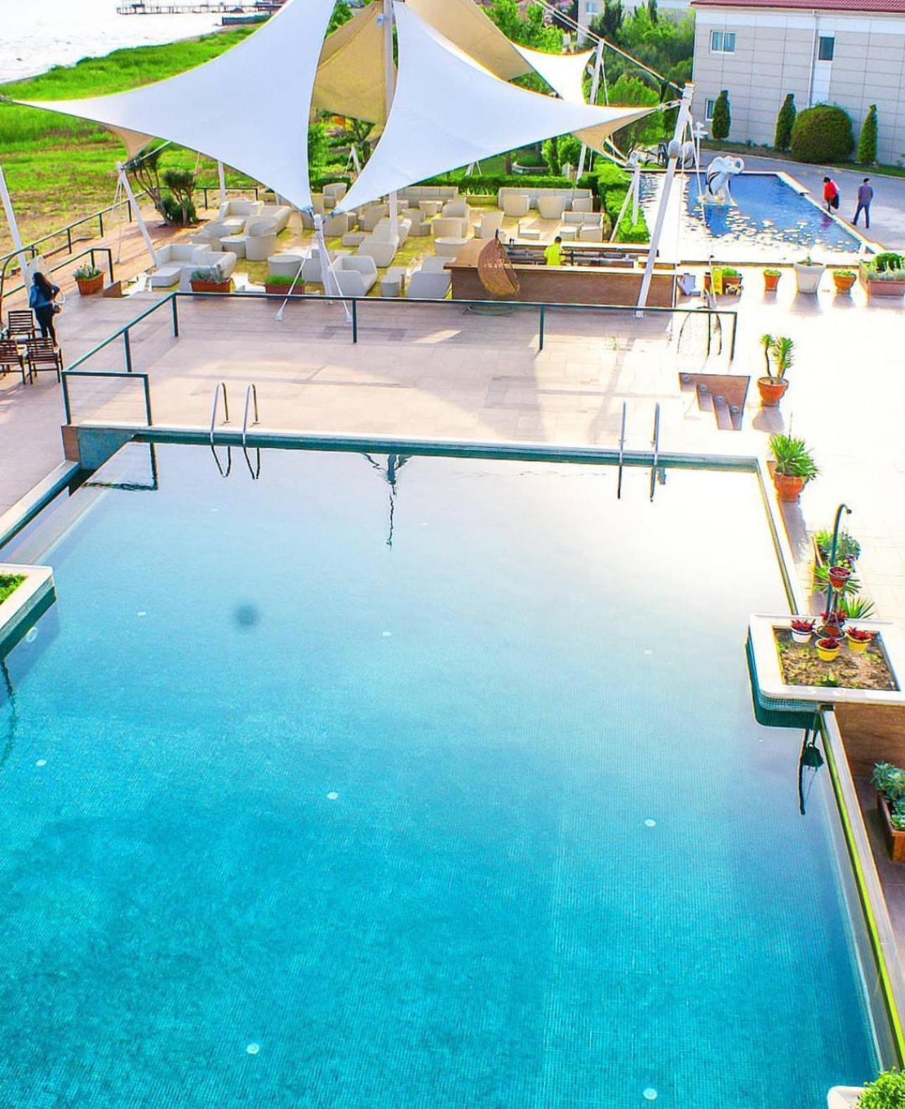 The Crescent Beach Hotel Baku Extérieur photo