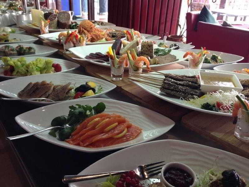 The Crescent Beach Hotel Baku Extérieur photo
