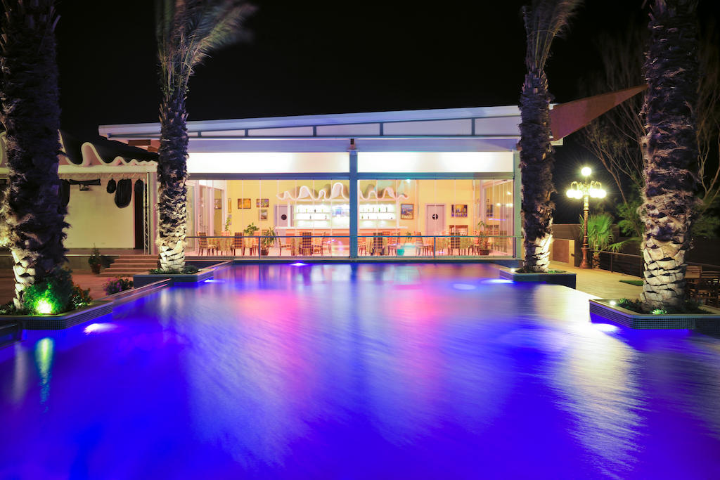 The Crescent Beach Hotel Baku Extérieur photo