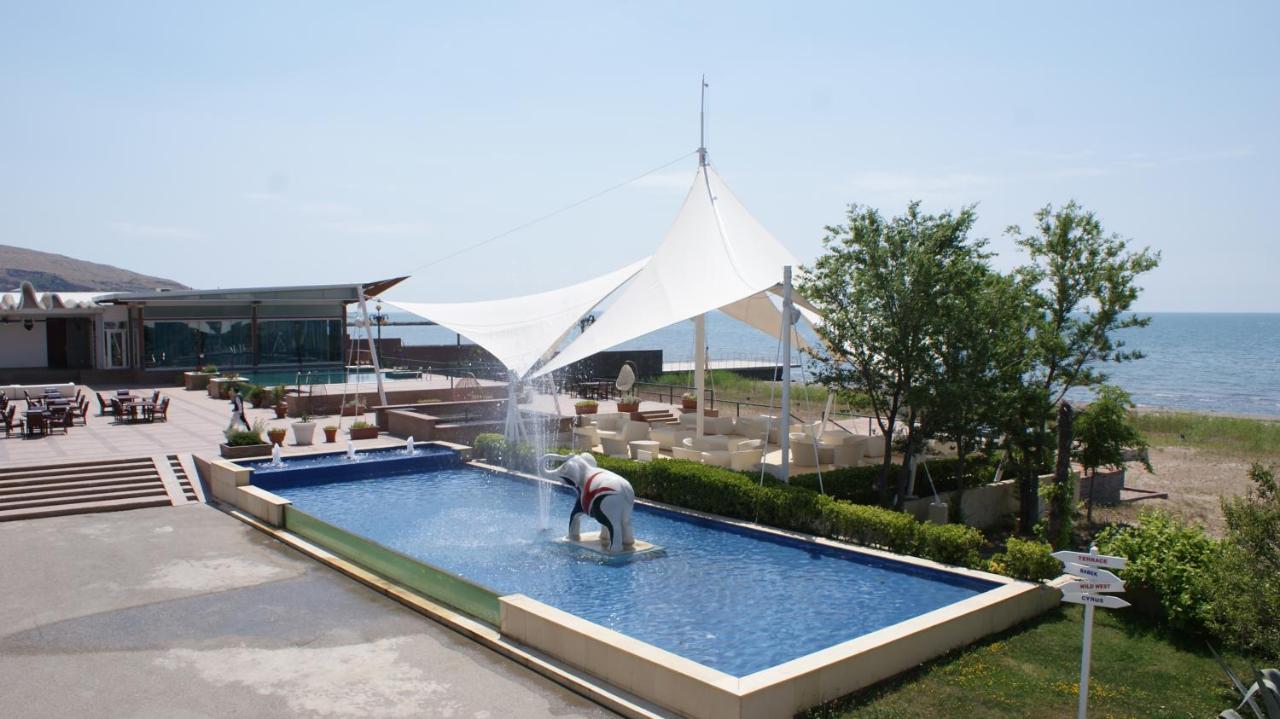 The Crescent Beach Hotel Baku Extérieur photo